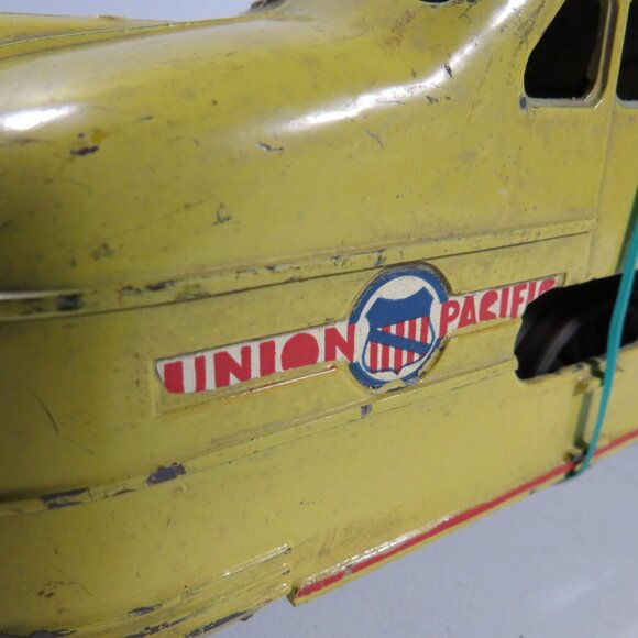 Pre-WWII 30's Union Pacific Train Engine est. #1684 Metal railroad - Picture 2 of 16